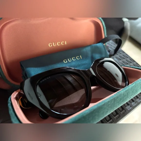 Authentic Gucci Black Sunglasses - Picture 3 of 9
